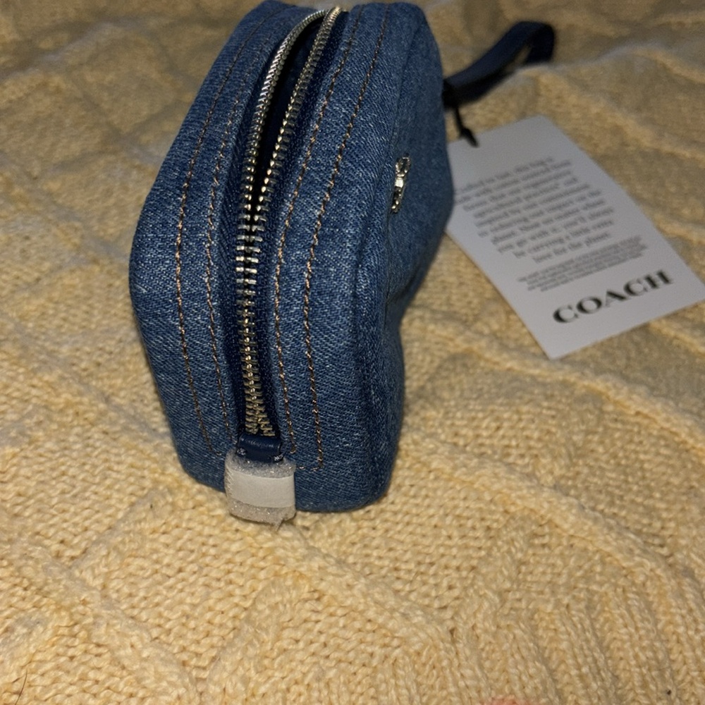 Coach Pouch 🆕 Wristlet in Denim/Silver/Indigo NEW with tags never used - Picture 4 of 8